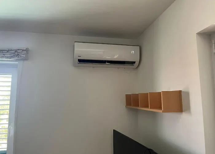 Castil Apartment *